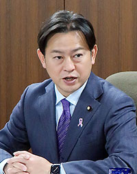 【福岡厚労相が会見】ラグ・ロスの解消に意欲－官民一体で取り組む課題